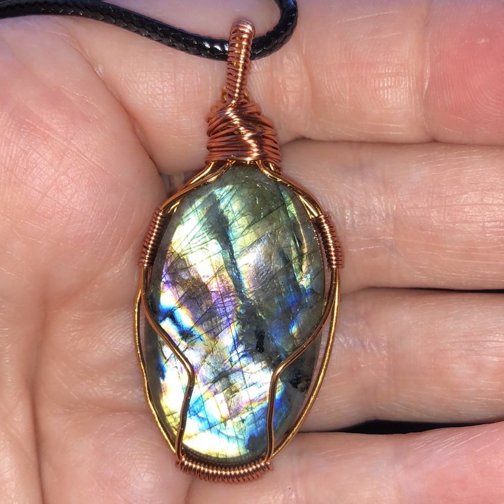 🦋Gorgeous FLASH Labradorite pendant wrapped in copper🦋